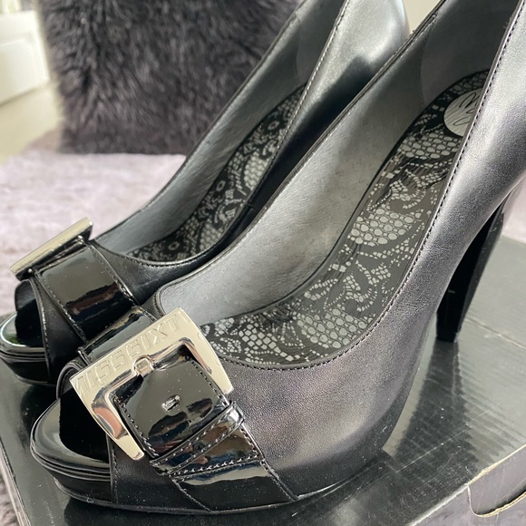 Miss Sixty Black leather and patent pump US 7/EU38 - Picture 2 of 7